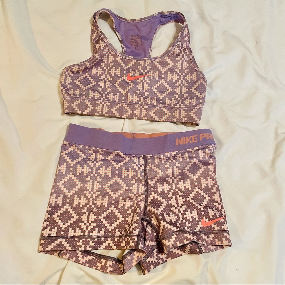 Nike Pro Set size XS previously loved but tons of life left. Smoke free home.